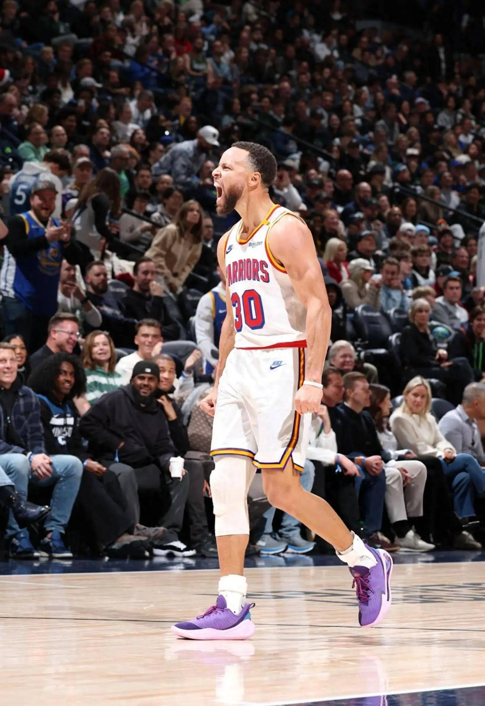 开云官网-库里：不断刷新“远射”纪录，成就篮球新定义！