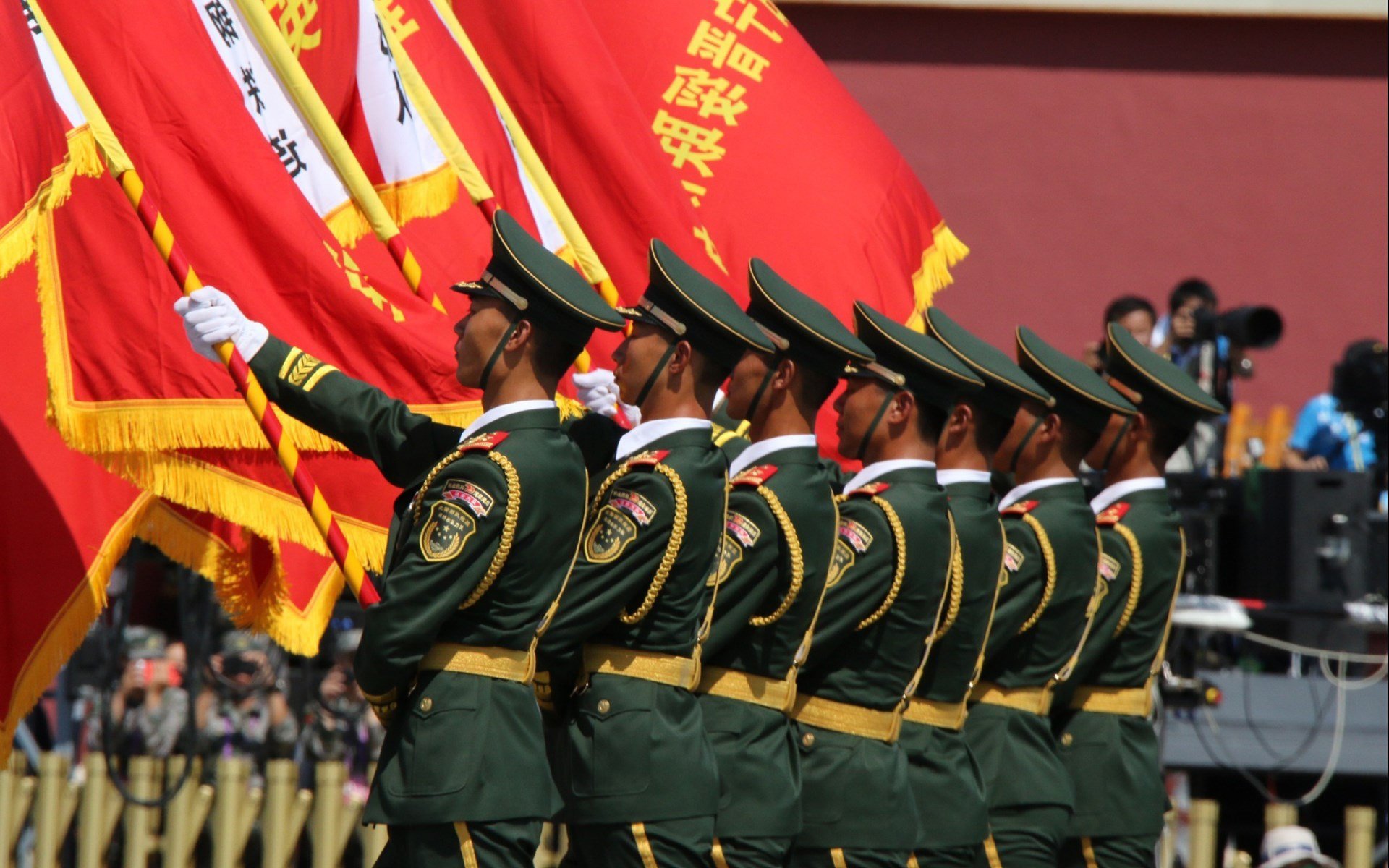 荷兰骑手 Edward Gal 在巴黎奥运会盛装舞步比赛中获得第九名，创造个人最佳成绩。